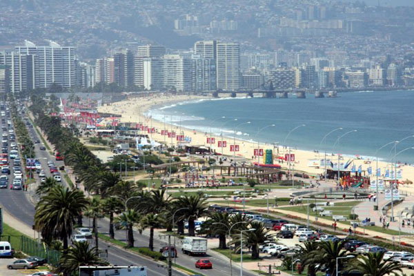 Colorful houses and coastal views of Valparaíso and Viña del Mar in Chile.